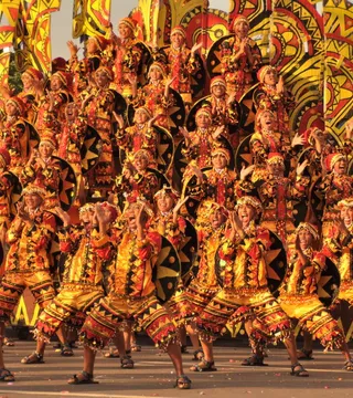 Pasifika 21st: dancing, lei, big group