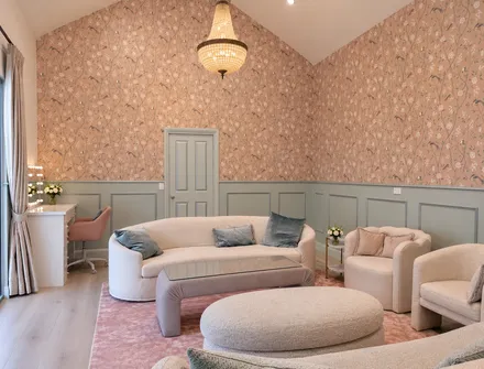 VIP Suite, chandeliers